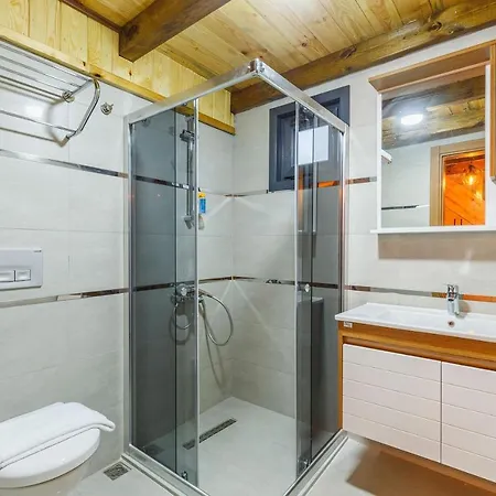 بيت للعطل Mesmerizing Tiny House On Riverside In