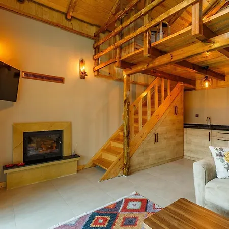 بيت للعطل Mesmerizing Tiny House On Riverside In *