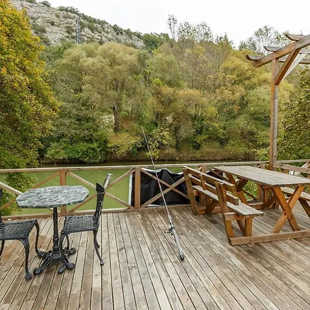 Mesmerizing Tiny House On Riverside In بيت للعطل أجفا