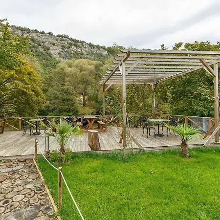 Holiday home Mesmerizing Tiny House On Riverside In